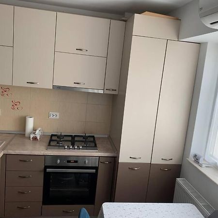 Lovely Bacau 1 Bedroom Apartment Exterior foto