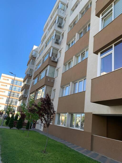 Lovely Bacau 1 Bedroom Apartment Exterior foto