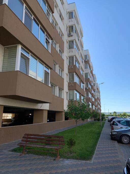 Lovely Bacau 1 Bedroom Apartment Exterior foto